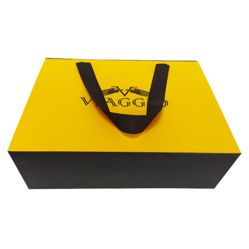 folding box with ribbon